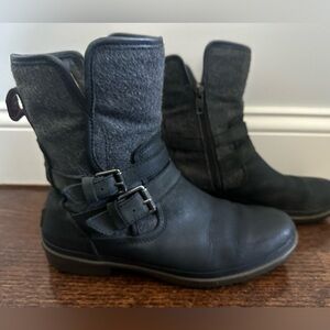 UGG Simmens Waterproof Ankle Boots Booties Shoes Womens Size 8 Black Shearling